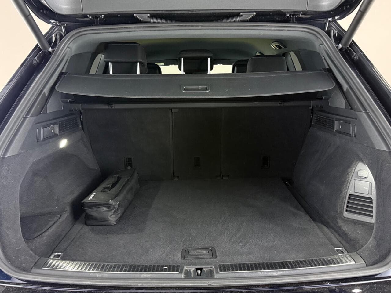 Volkswagen Touareg thumbnail Boot