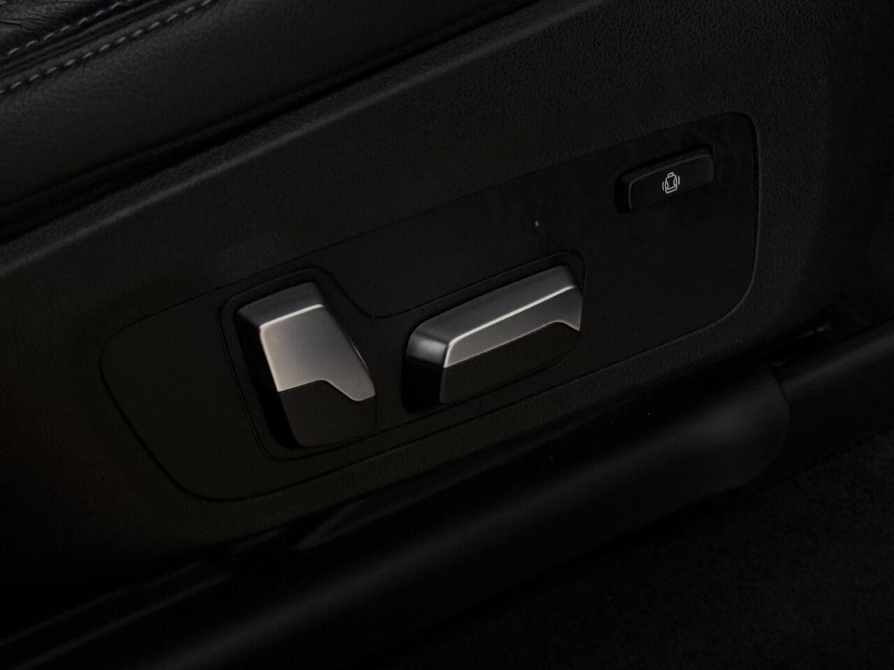 BMW X4 thumbnail Misc Controls