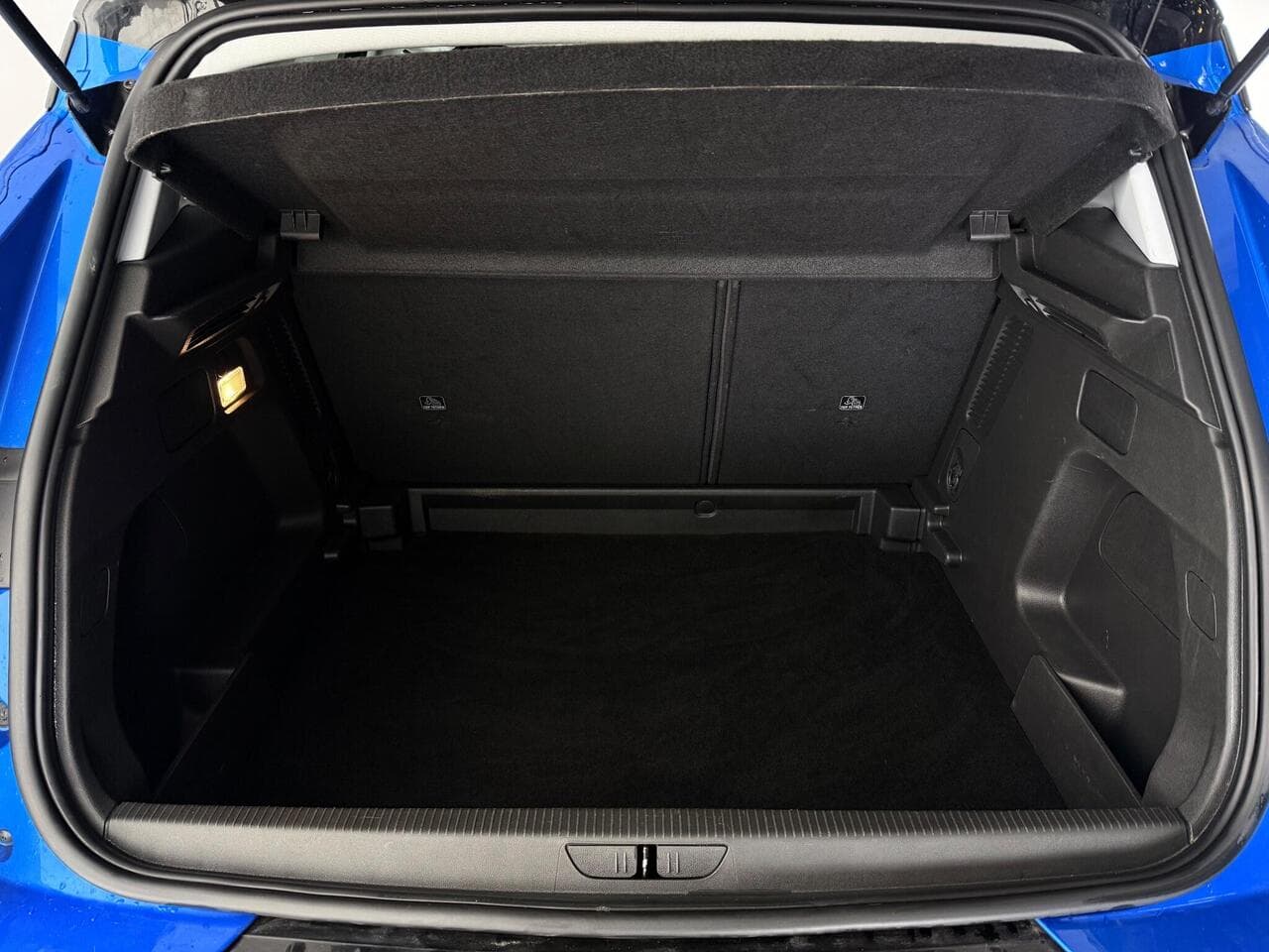 Vauxhall Grandland thumbnail Boot
