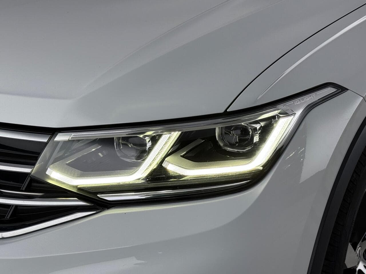 Volkswagen Tiguan thumbnail Lights Front