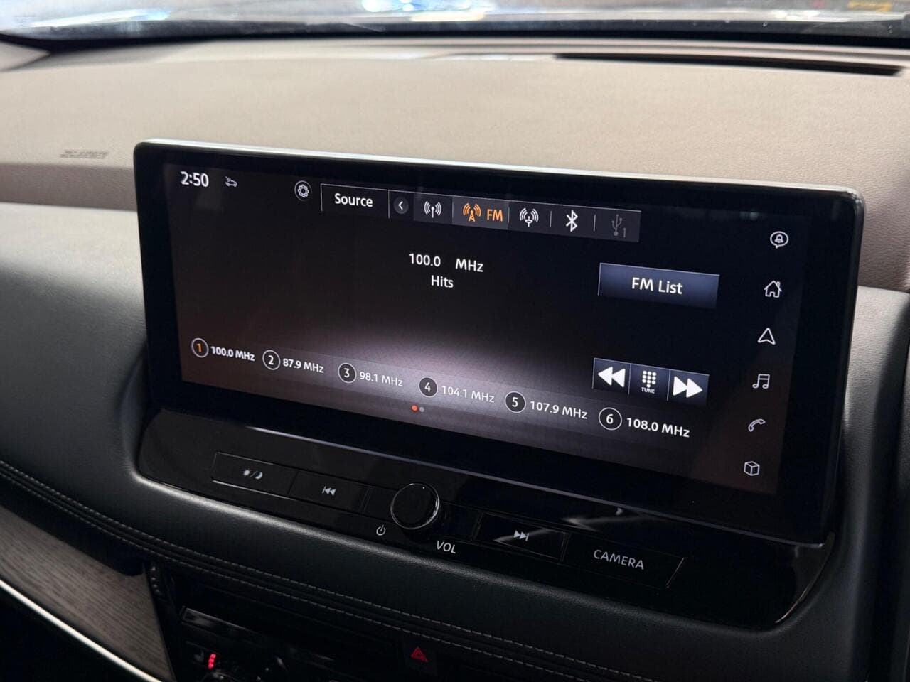 Nissan X-Trail thumbnail Infotainment System