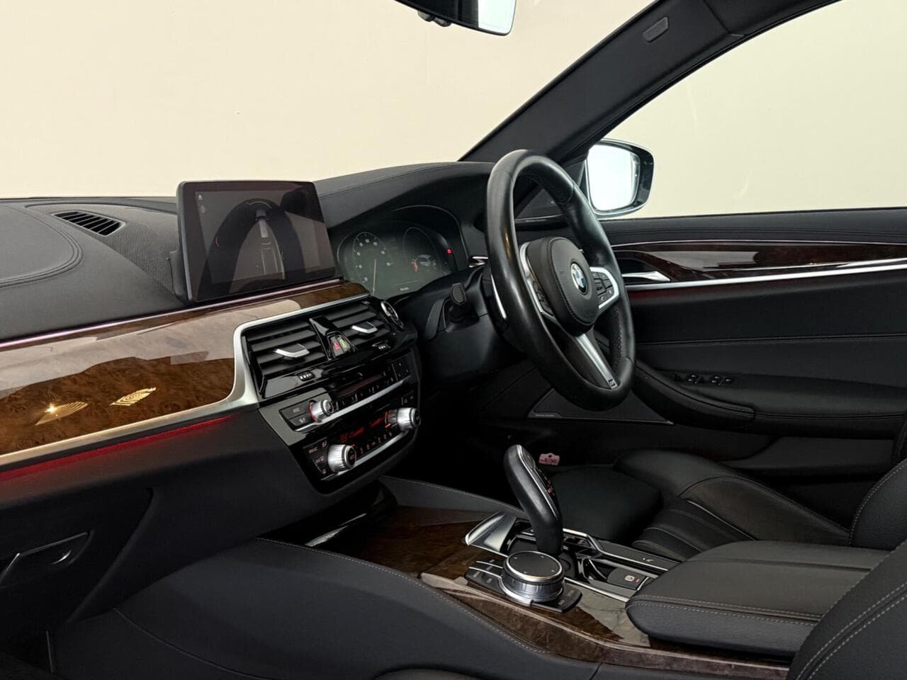 BMW 5 Series thumbnail Interior Front