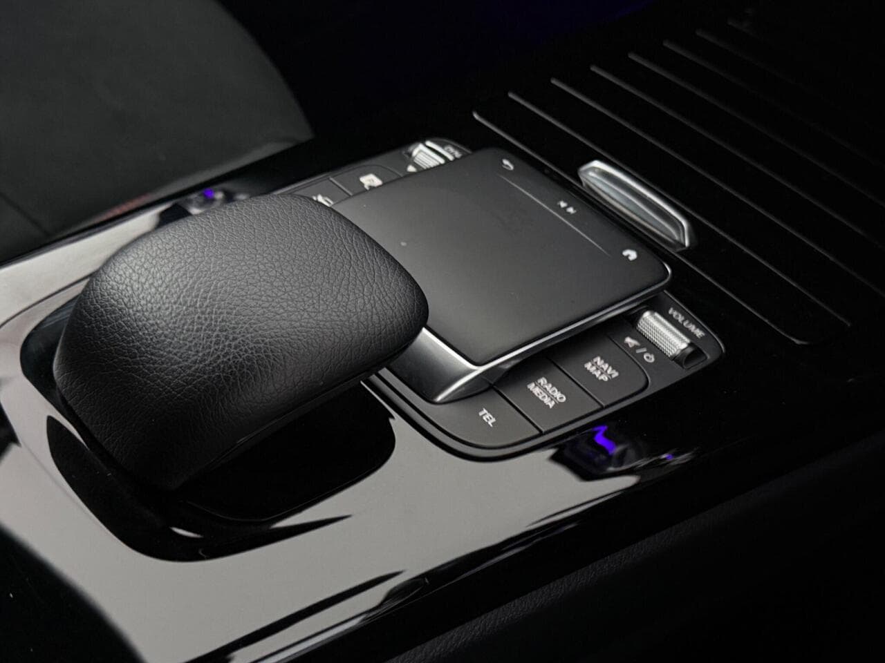 Mercedes-Benz CLA thumbnail Misc Controls