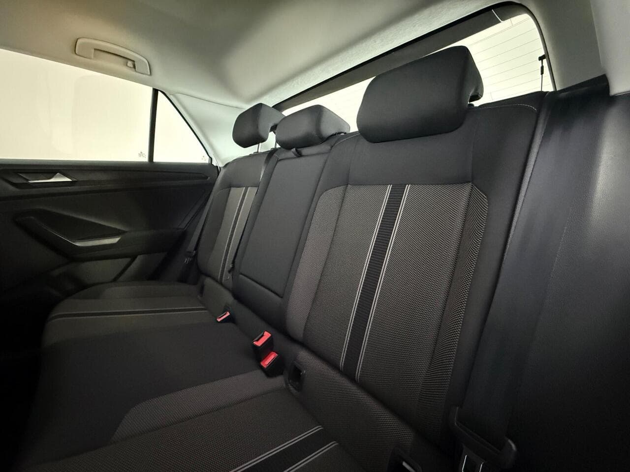 Volkswagen T-Roc thumbnail Seats Rear