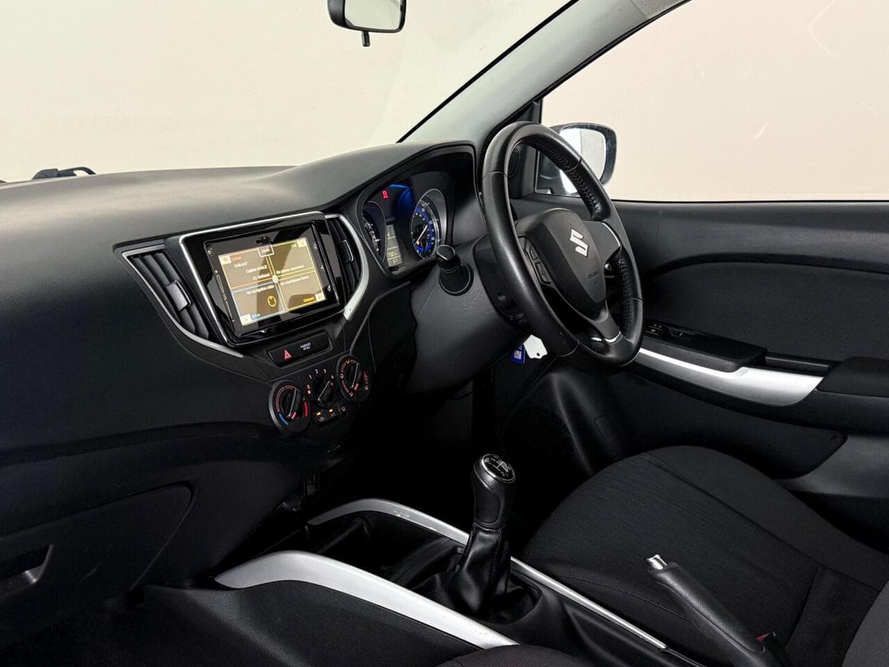 Suzuki Baleno thumbnail Interior Front