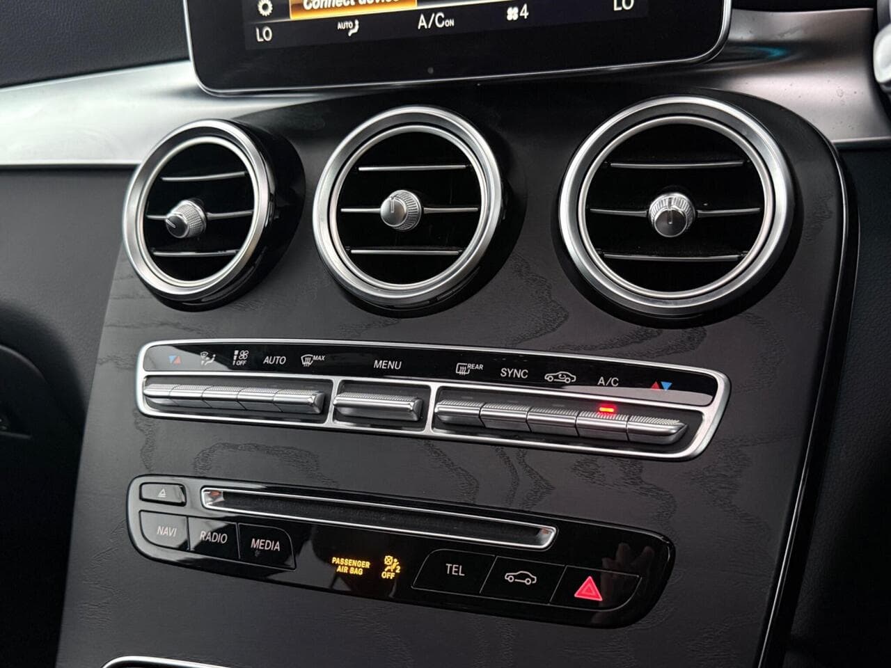 Mercedes-Benz GLC thumbnail Interior Front