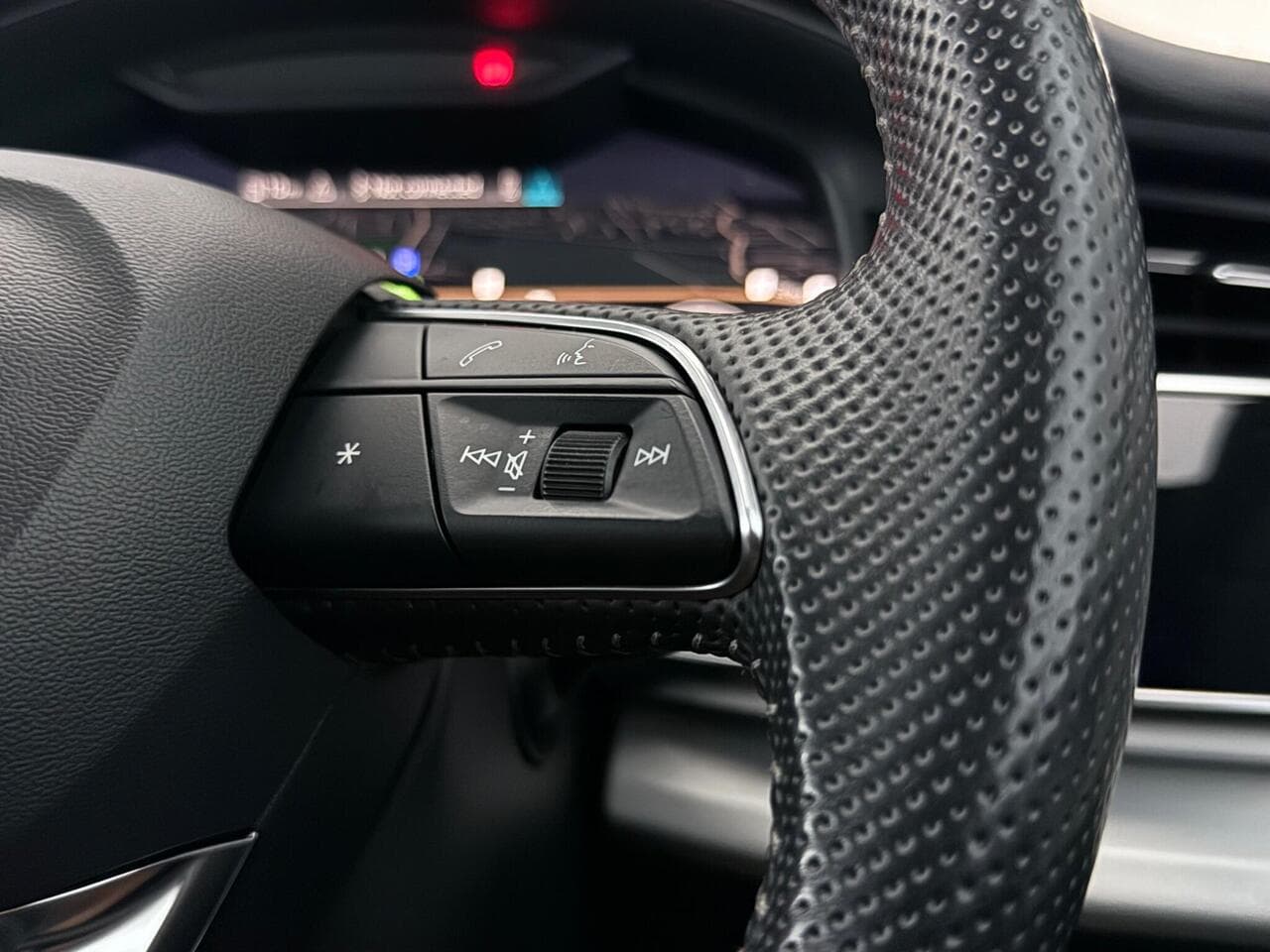 Audi Q8 thumbnail Misc Controls