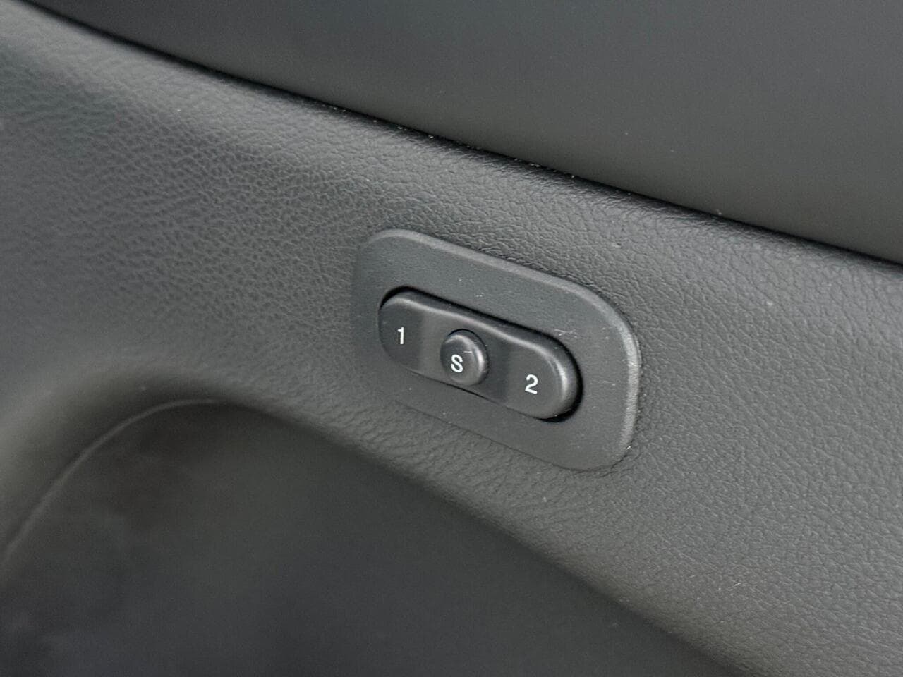 Jeep Grand Cherokee thumbnail Misc Controls