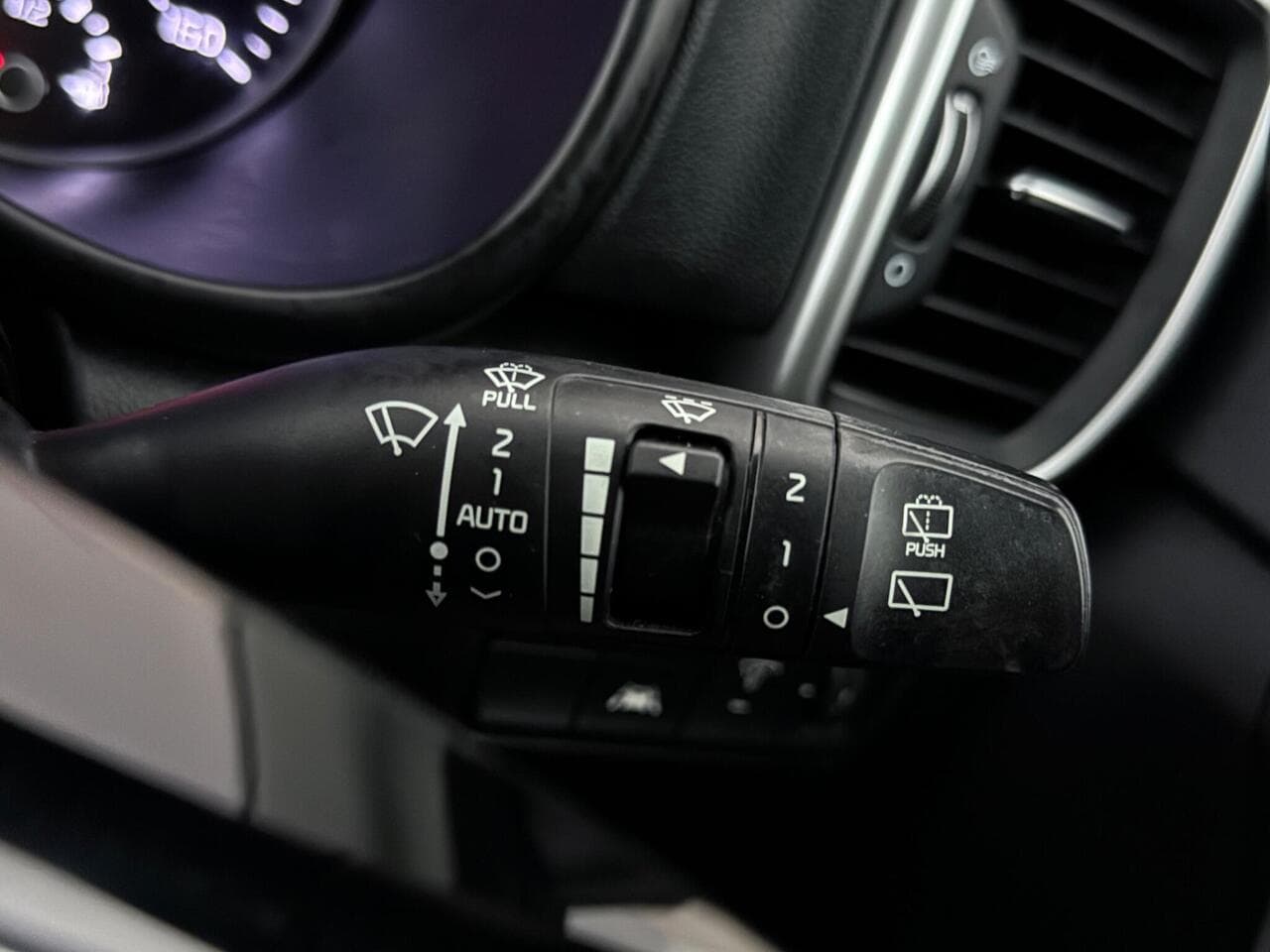 Kia Sportage thumbnail Misc Controls