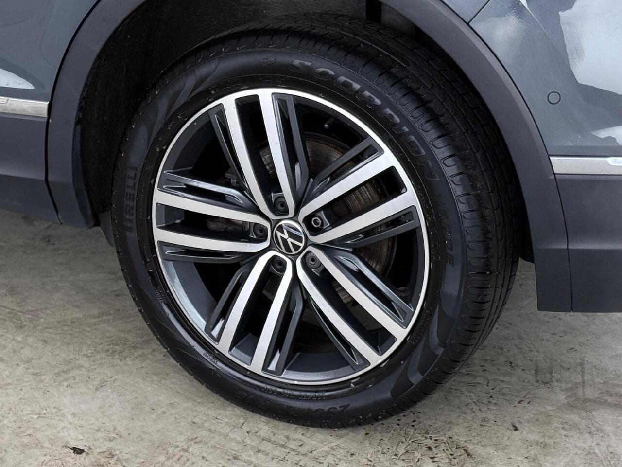 Volkswagen Tiguan thumbnail Wheel