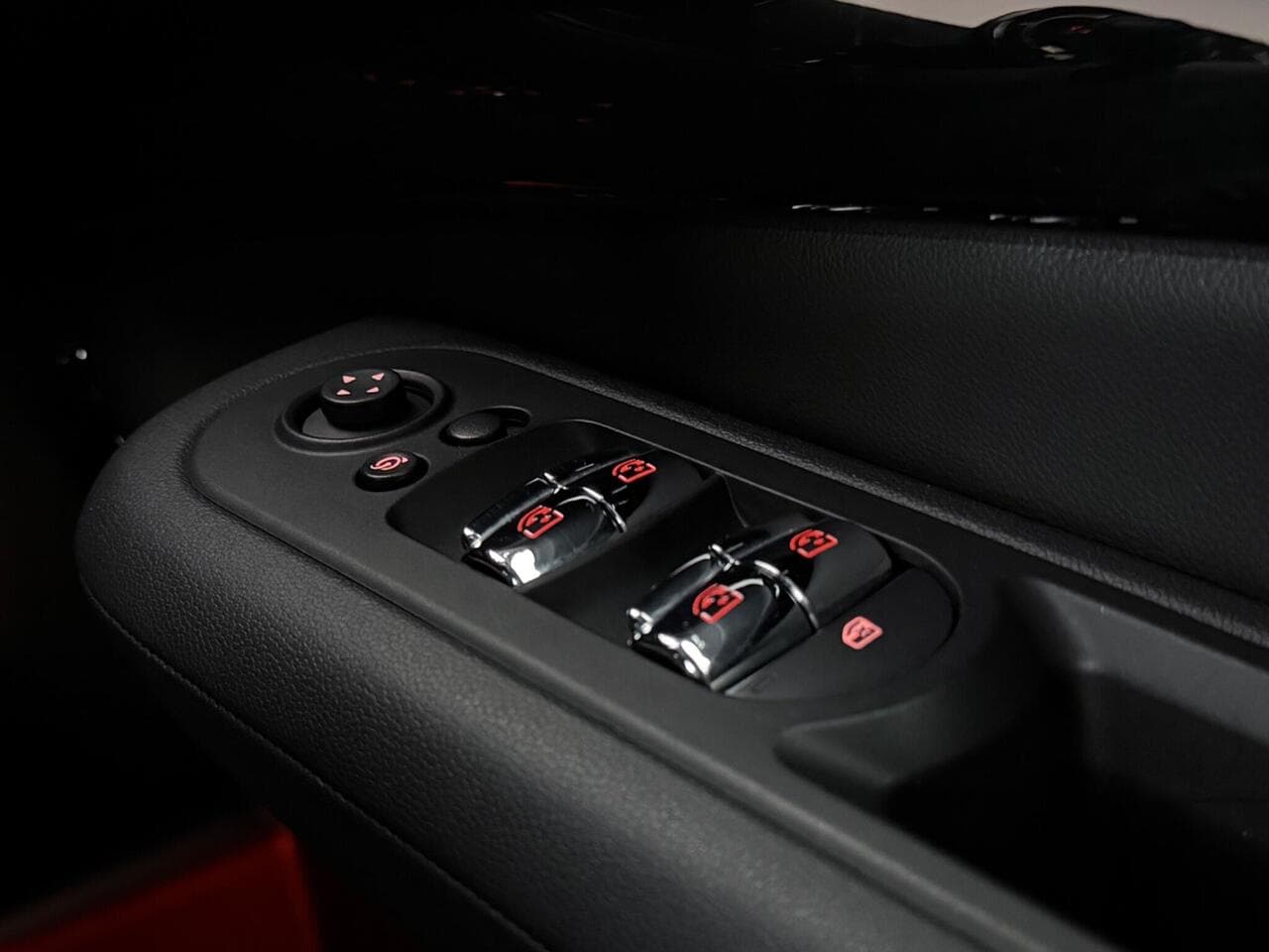 MINI Clubman thumbnail Misc Controls