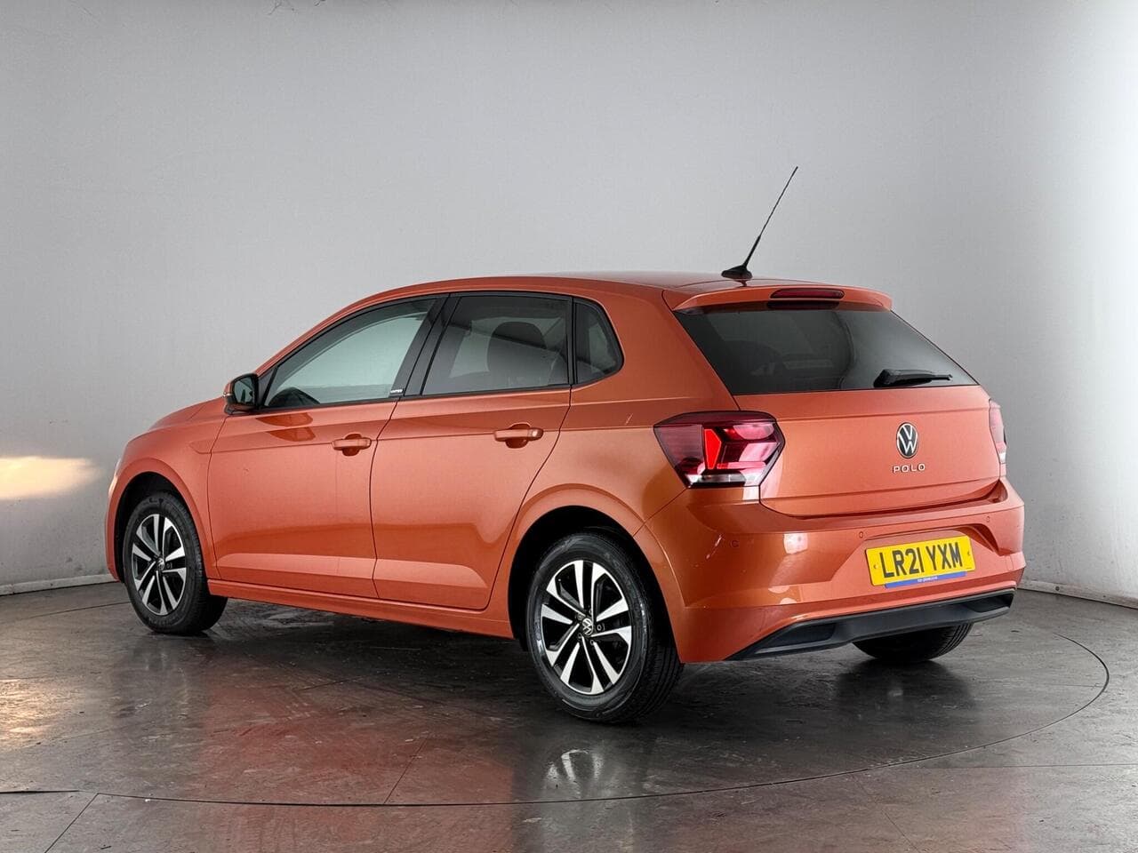 Volkswagen Polo thumbnail Rear Left