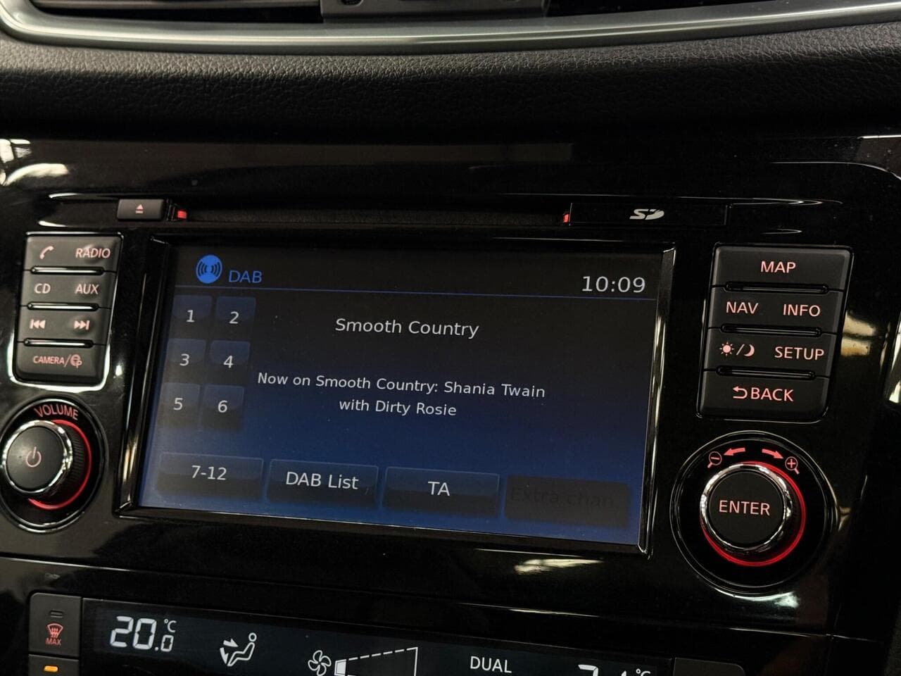 Nissan Qashqai thumbnail Infotainment System