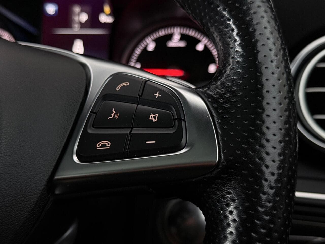 Mercedes-Benz GLC thumbnail Misc Controls