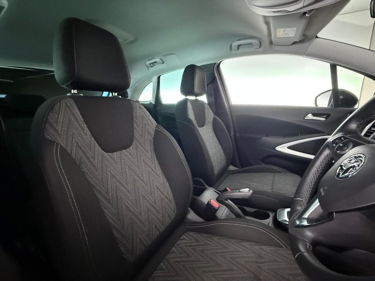 Vauxhall Crossland X thumbnail Seat Driver