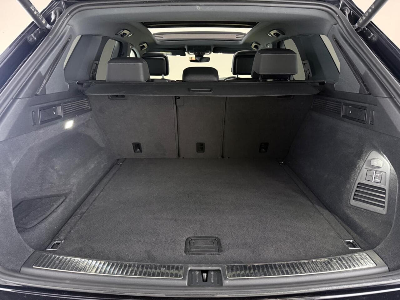 Volkswagen Touareg thumbnail Boot