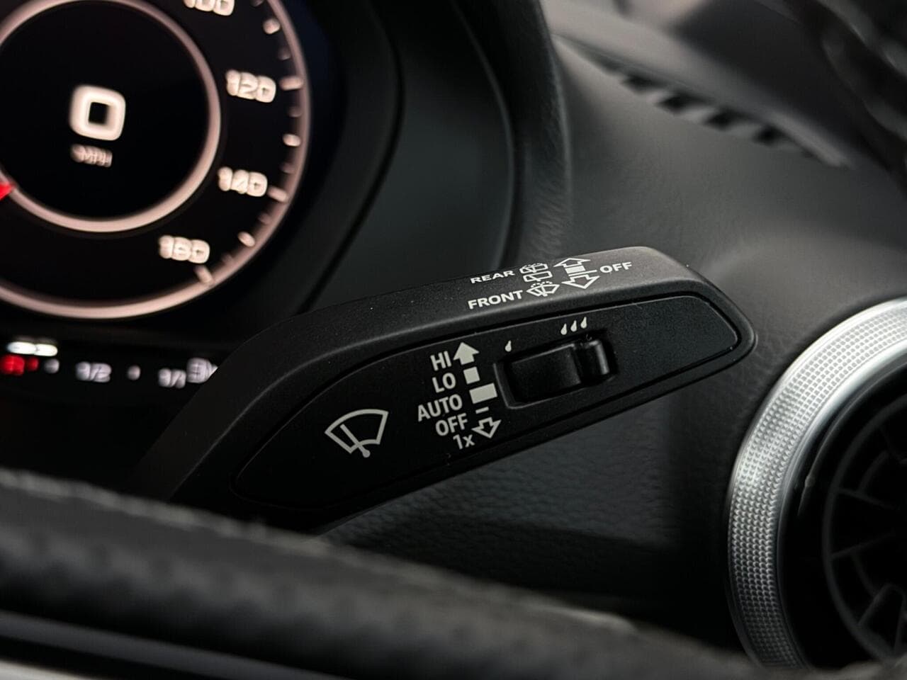 Audi Q2 thumbnail Misc Controls