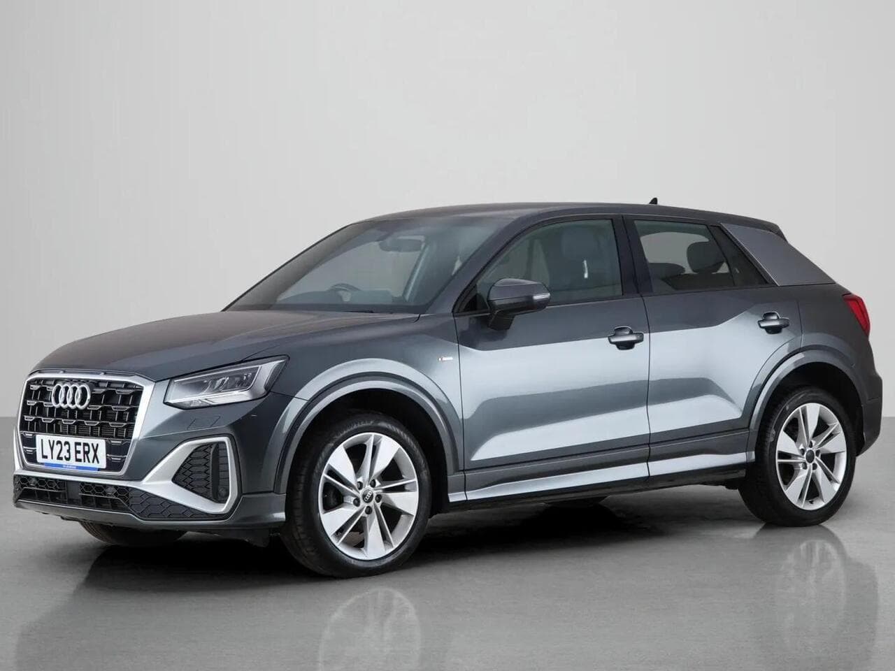 Audi Q2 thumbnail Front Left