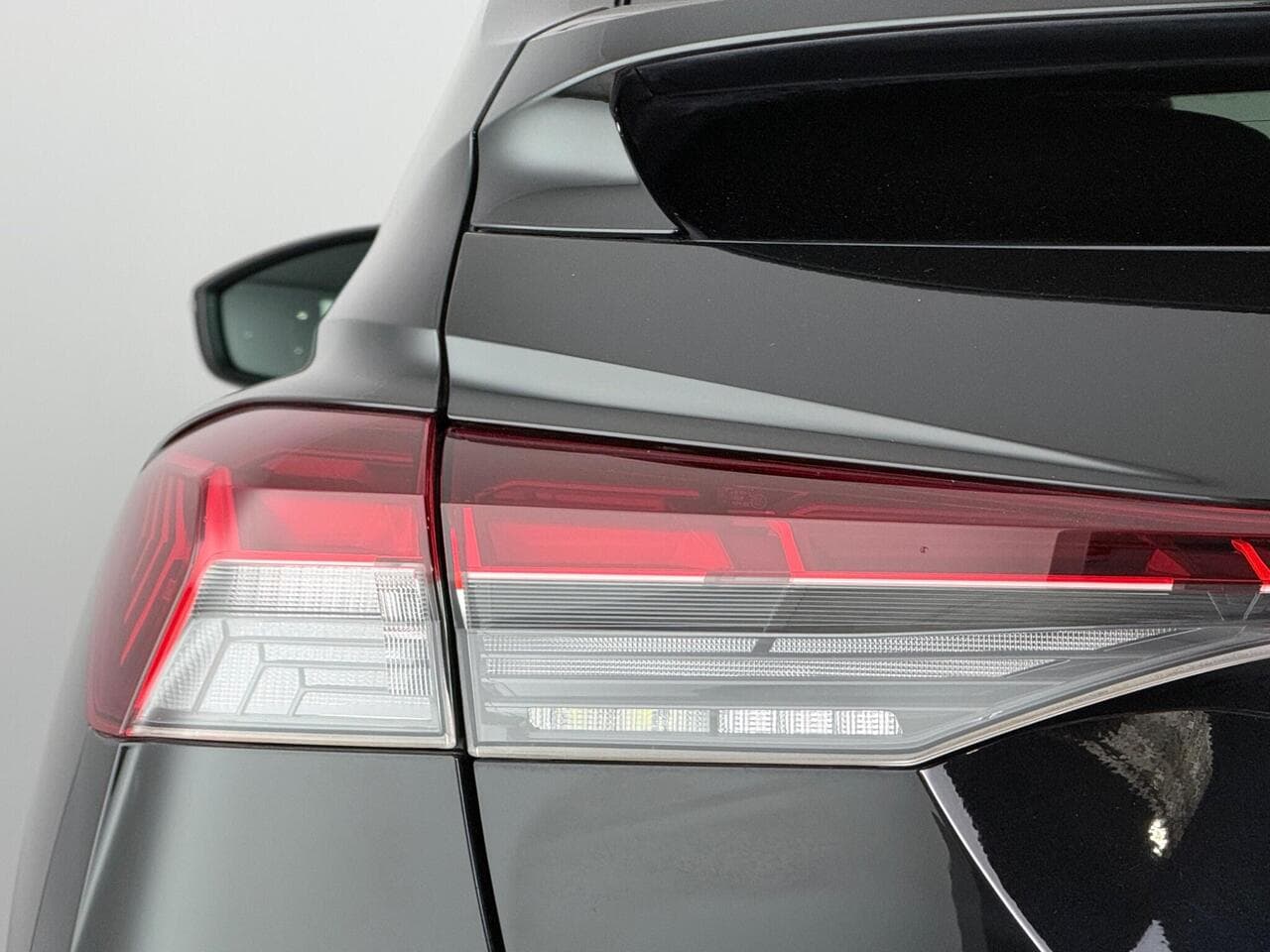 Audi Q4 e-tron thumbnail Roof
