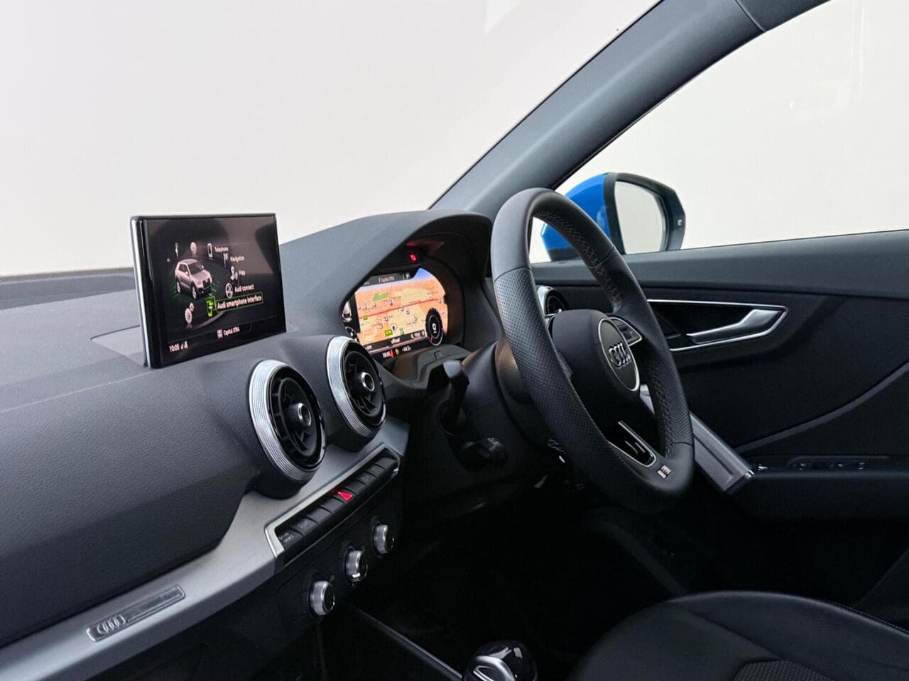 Audi Q2 thumbnail Interior Front