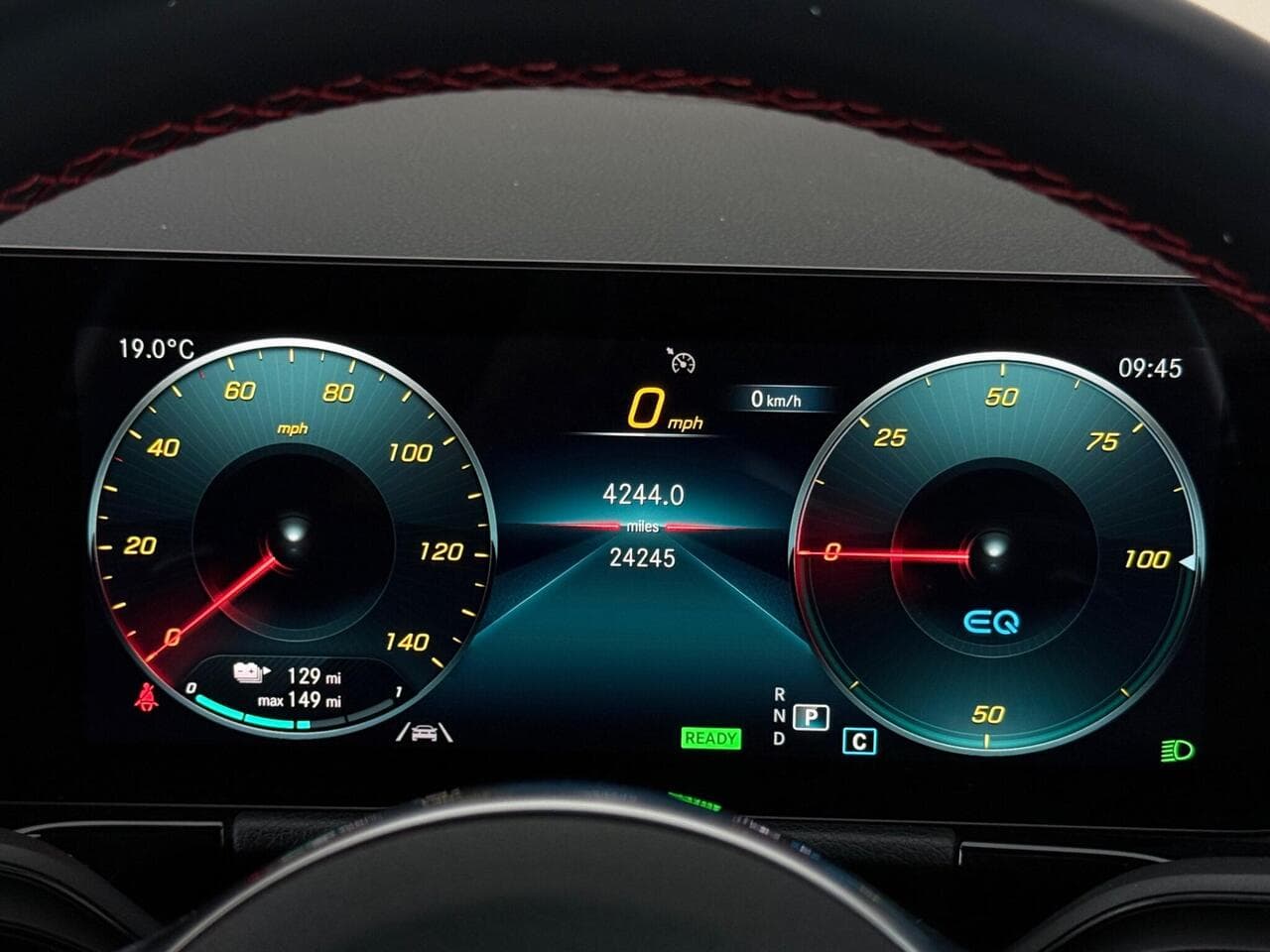 Mercedes-Benz EQA thumbnail Driver Instruments