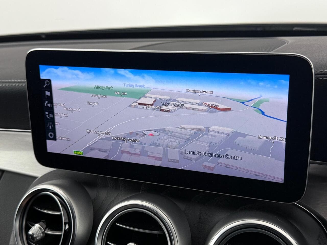 Mercedes-Benz C Class thumbnail Infotainment System