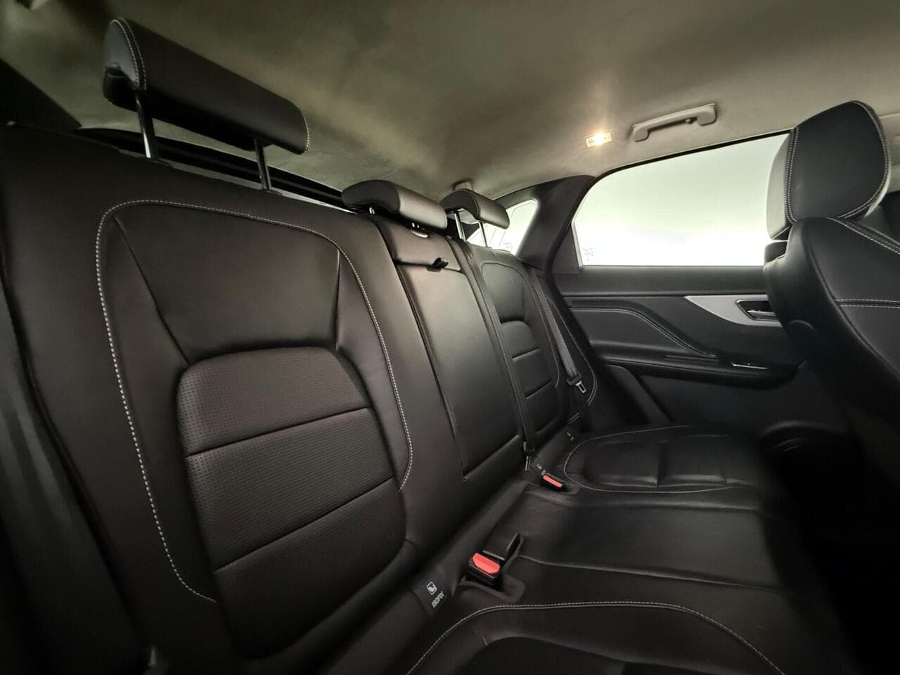 Jaguar F-PACE thumbnail Seats Rear
