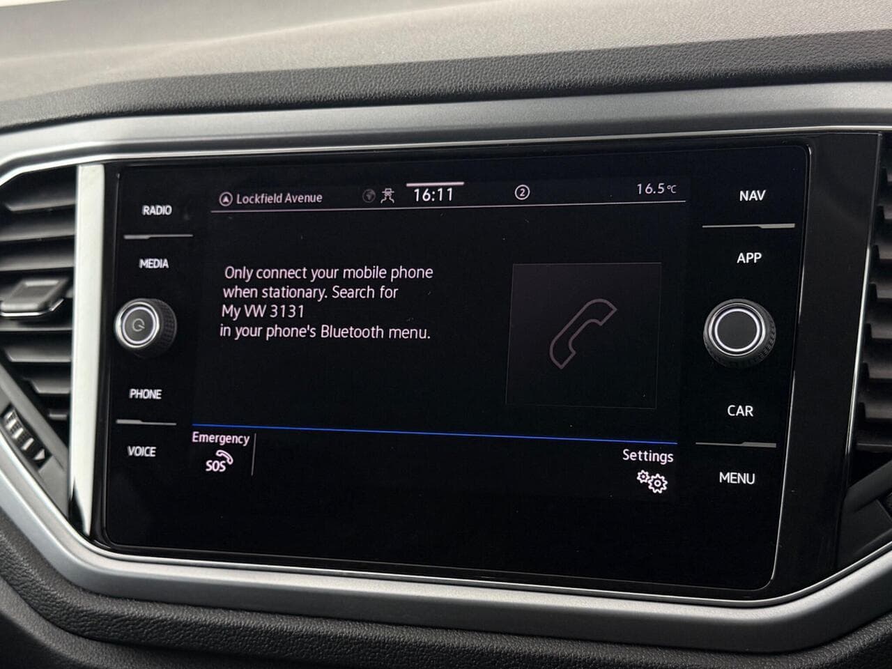 Volkswagen T-Roc thumbnail Infotainment System