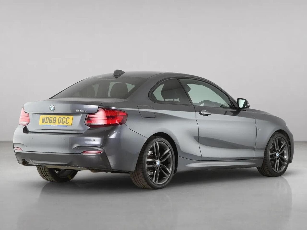 BMW 2 Series thumbnail Rear Right