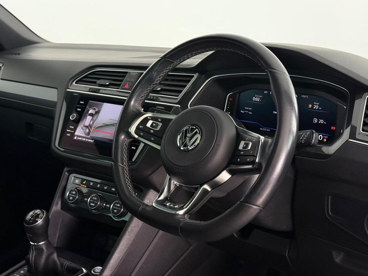 Volkswagen Tiguan thumbnail Steering Wheel