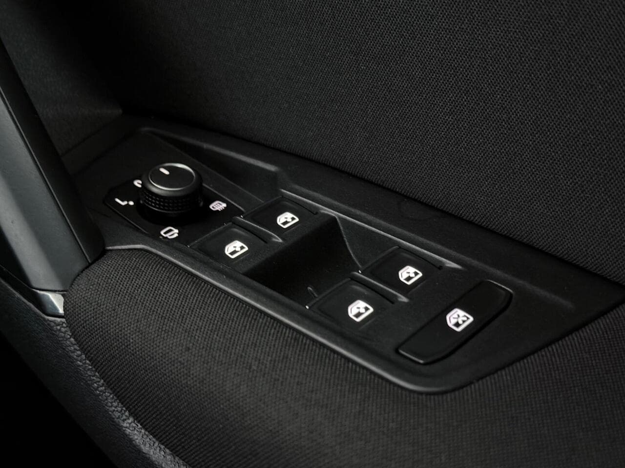 Volkswagen Tiguan thumbnail Misc Controls