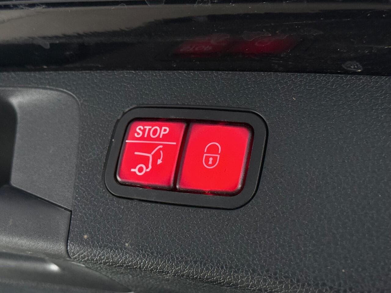 Mercedes-Benz E Class thumbnail Misc Controls