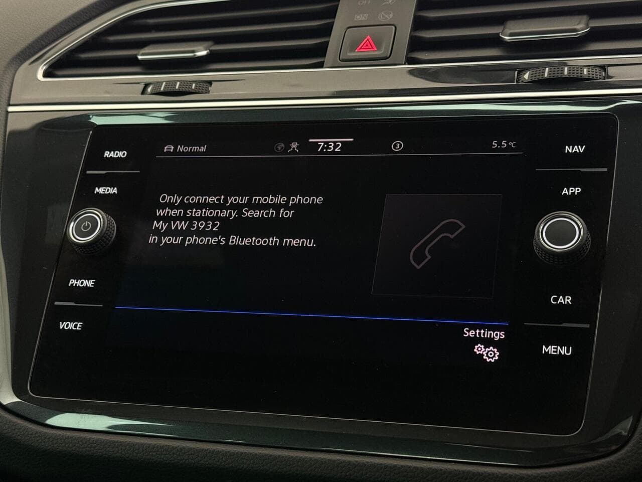 Volkswagen Tiguan thumbnail Infotainment System