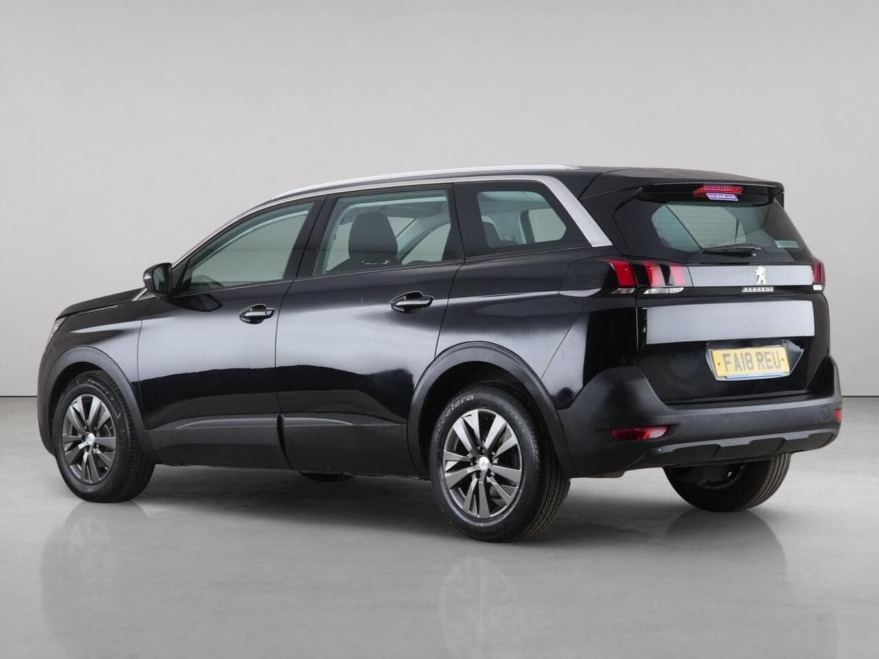Peugeot 5008 thumbnail Rear Left