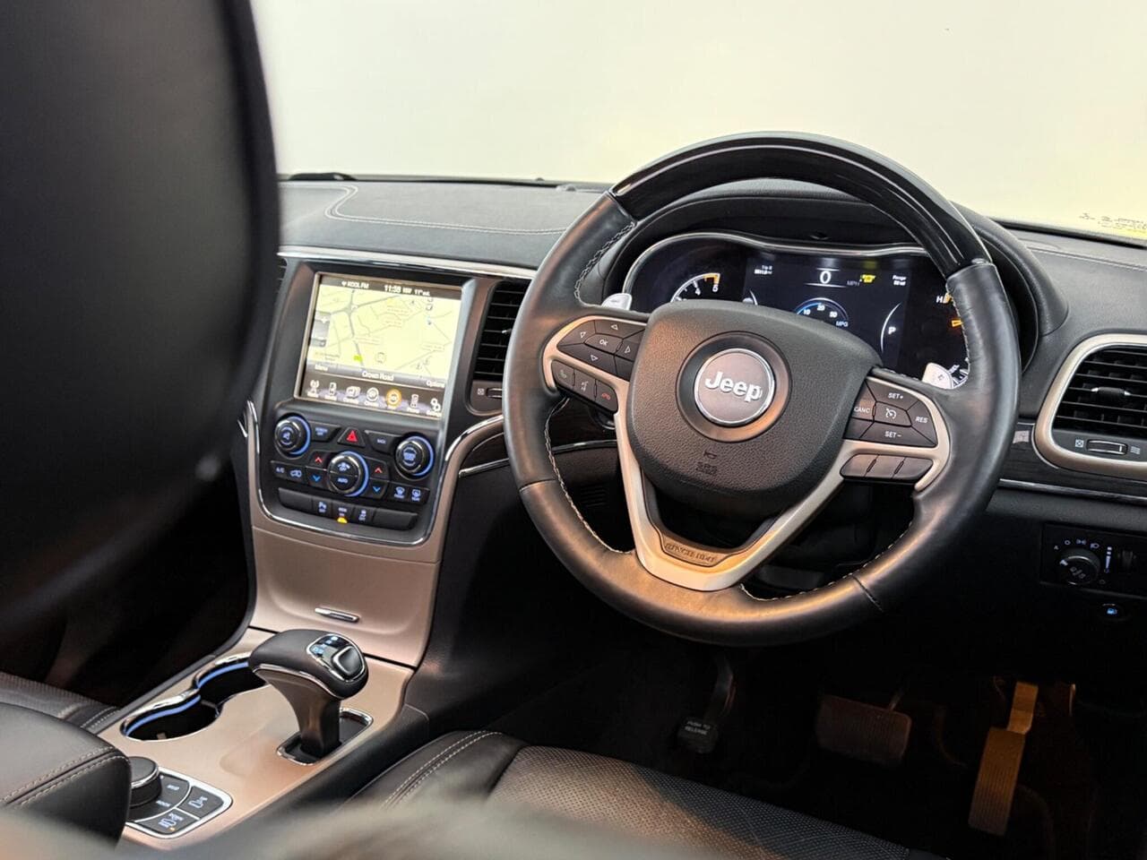 Jeep Grand Cherokee thumbnail Interior Front