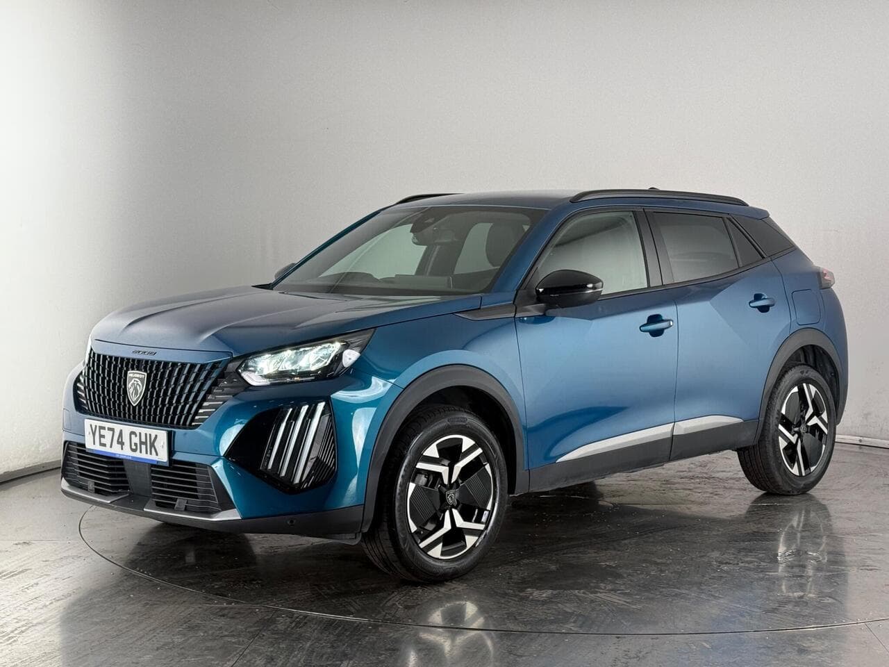 Peugeot 2008 thumbnail Front Left