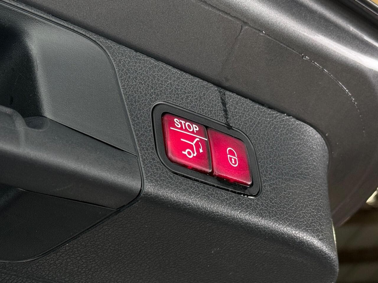 Mercedes-Benz GLB thumbnail Misc Controls