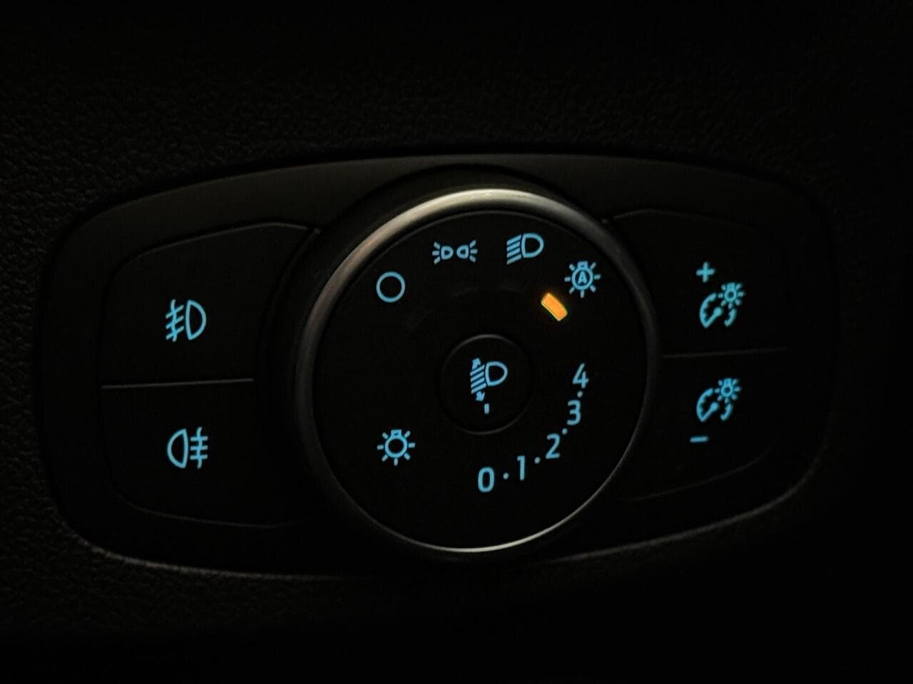 Ford Focus thumbnail Misc Controls