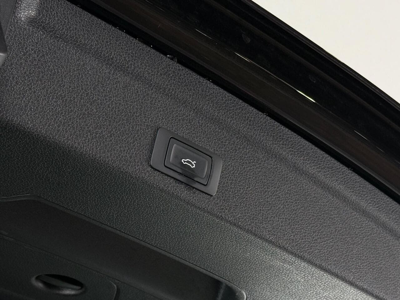 Audi Q3 thumbnail Misc Controls