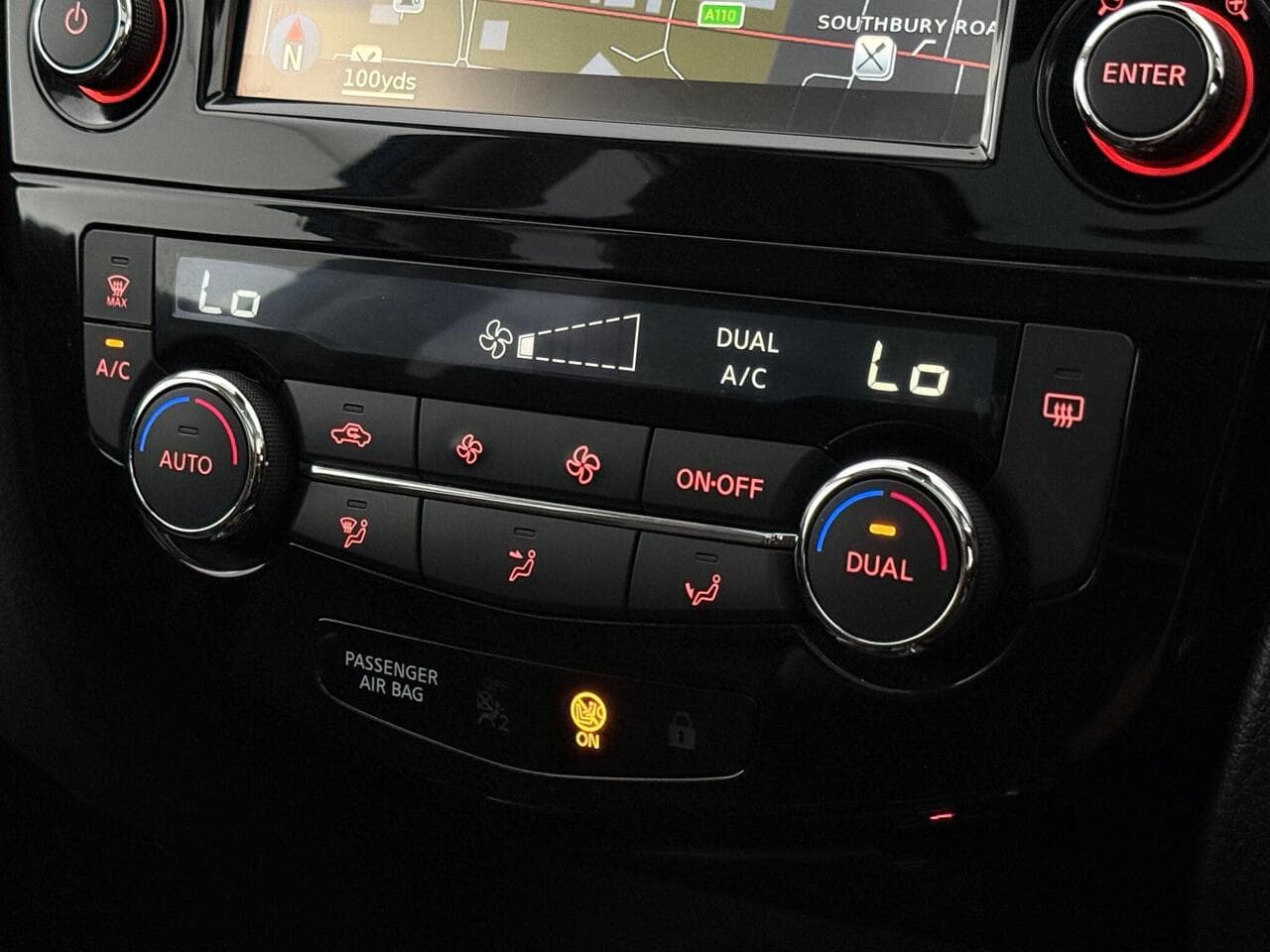 Nissan X-Trail thumbnail Infotainment System