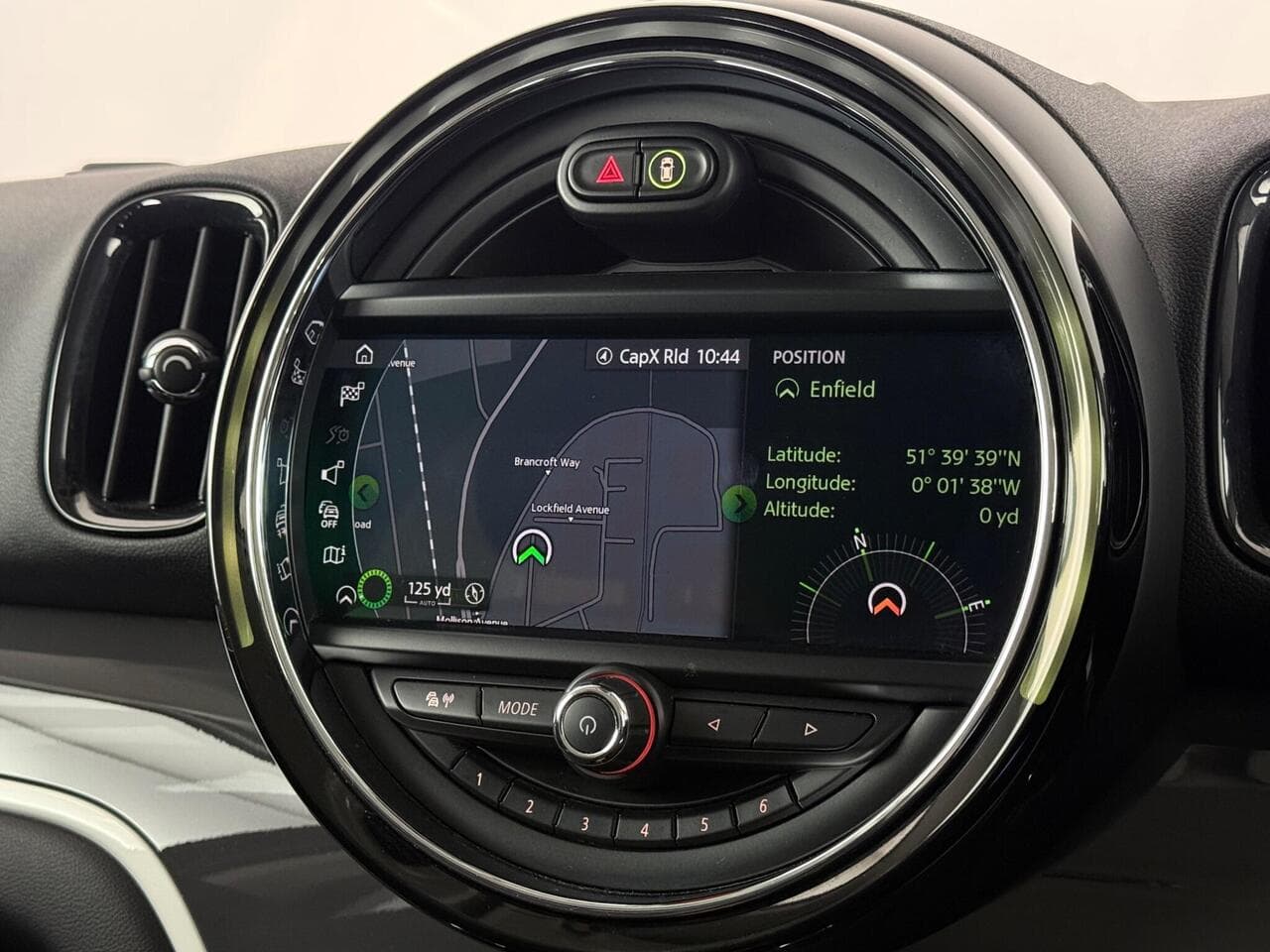 MINI Countryman thumbnail Infotainment System