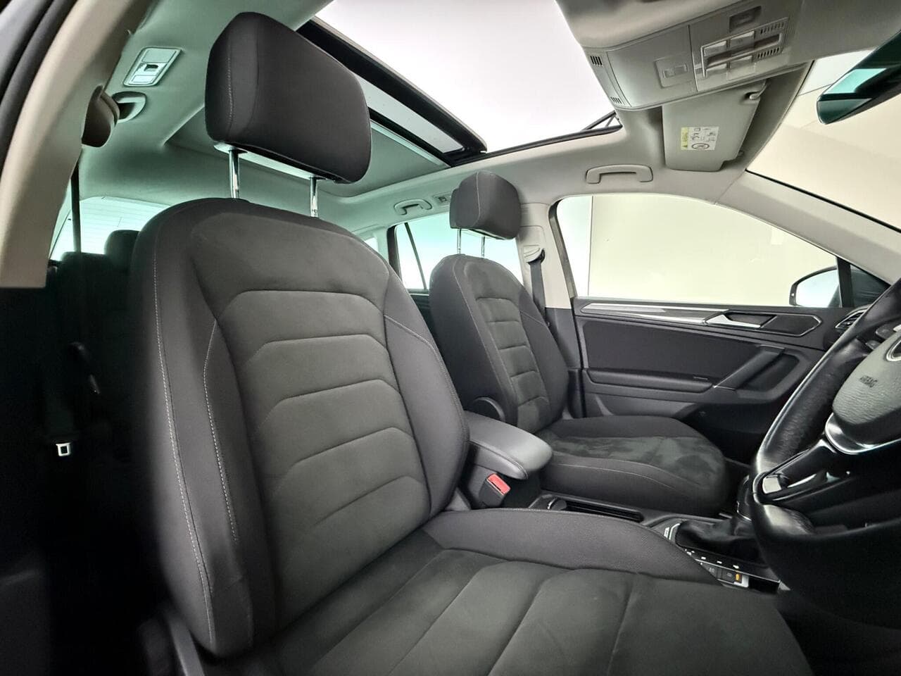Volkswagen Tiguan thumbnail Seat Driver