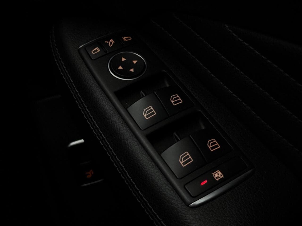 Mercedes-Benz GLE thumbnail Misc Controls