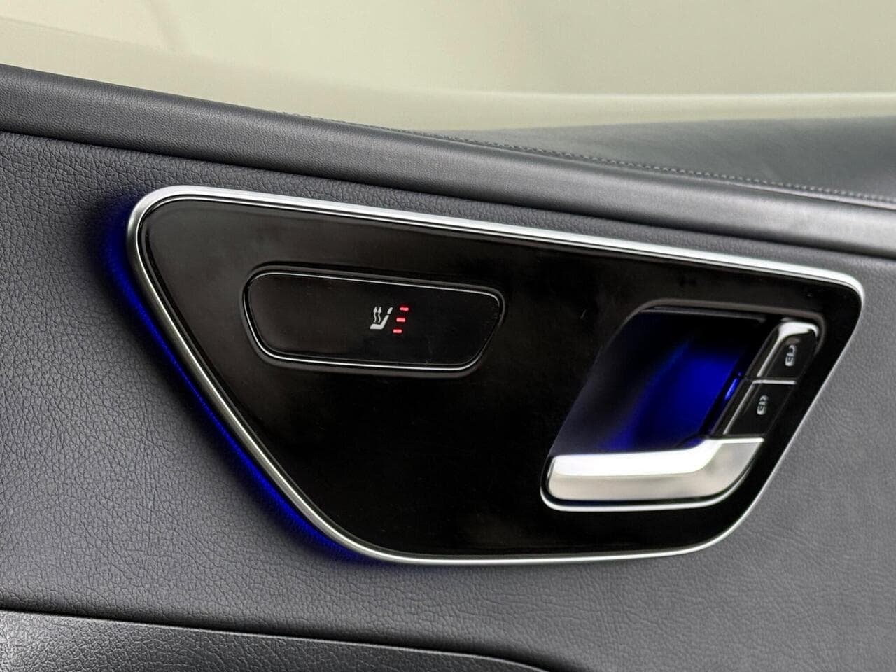 Mercedes-Benz C Class thumbnail Misc Controls