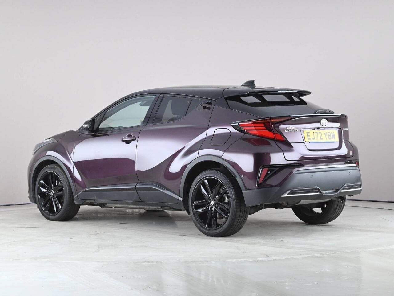 Toyota C-HR thumbnail Rear Left