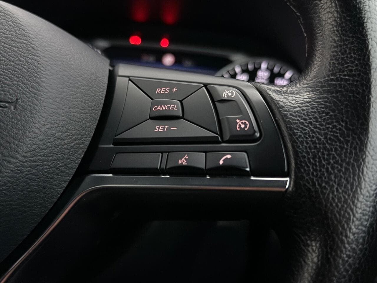 Nissan Juke thumbnail Misc Controls