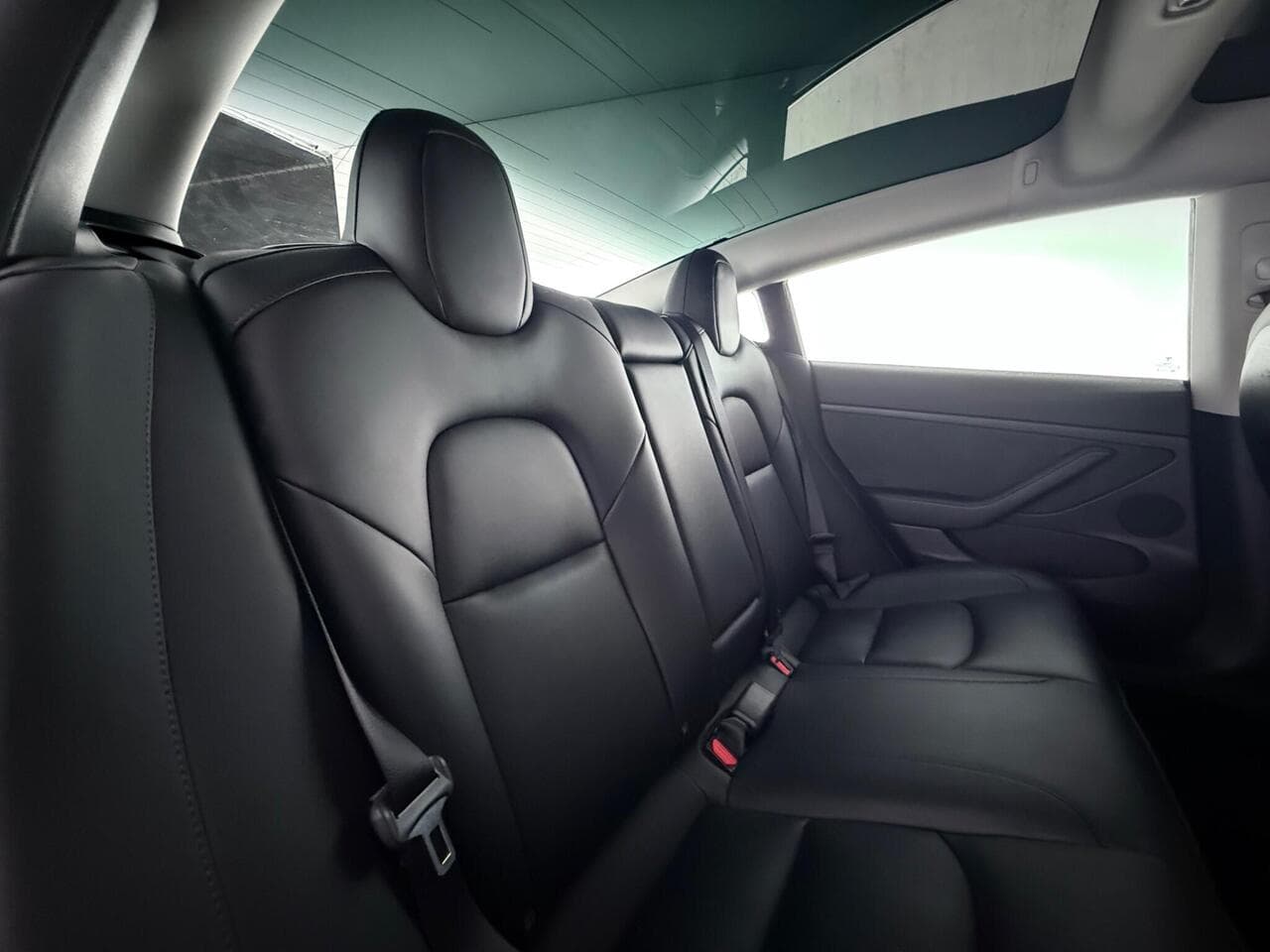 Tesla Model 3 thumbnail Seats Rear