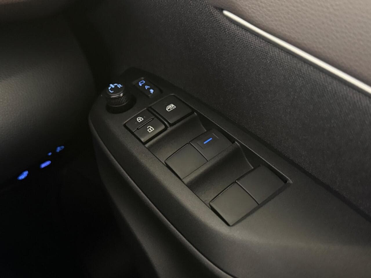 Toyota Yaris Cross thumbnail Misc Controls