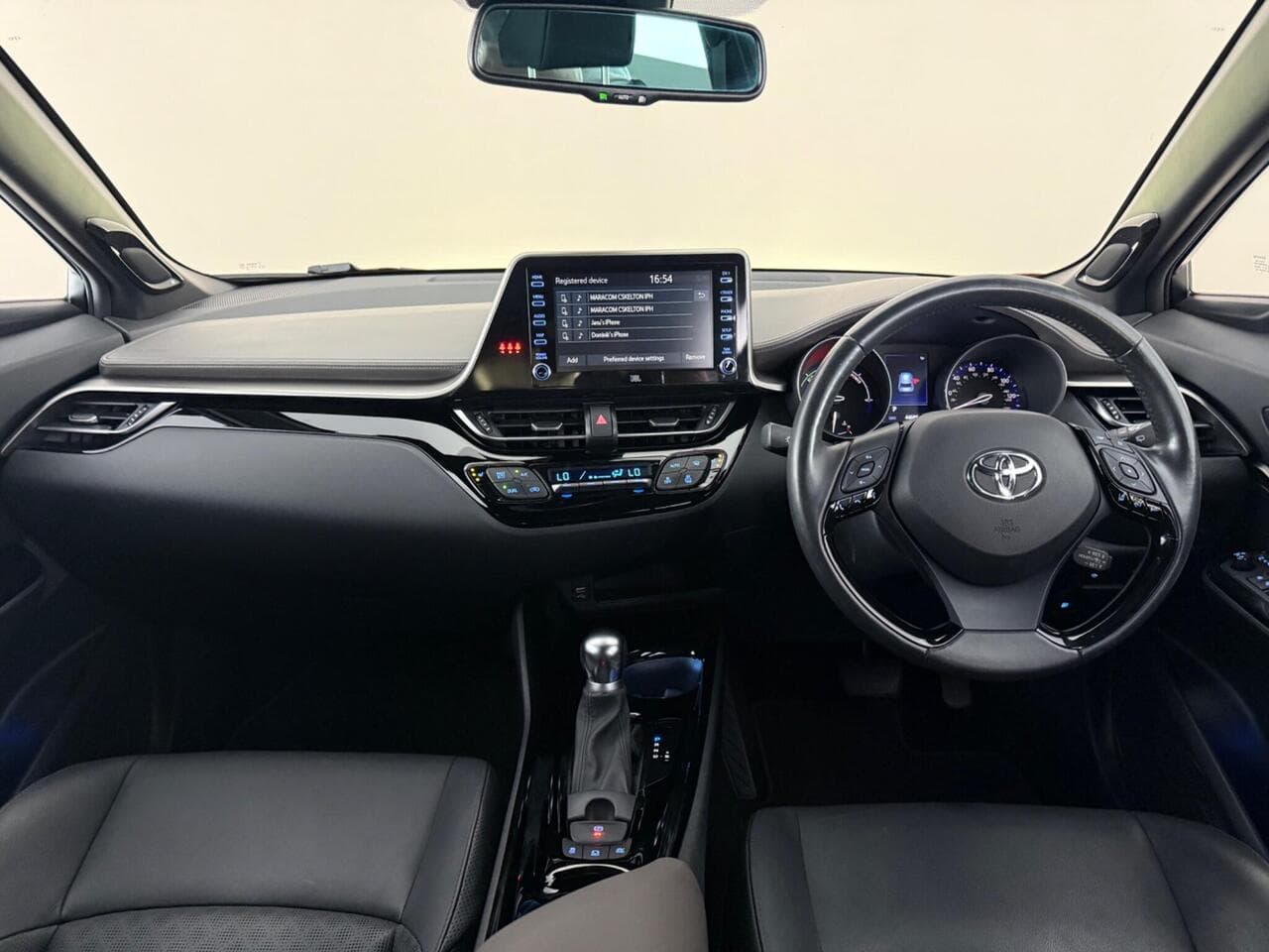 Toyota C-HR thumbnail Interior Front