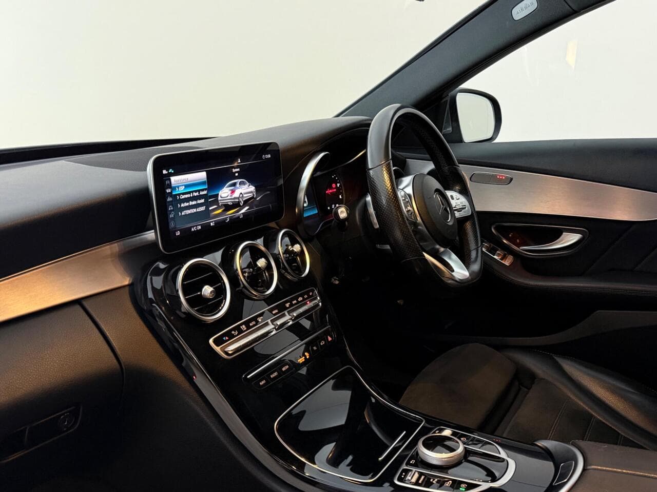 Mercedes-Benz C Class thumbnail Interior Front